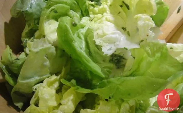 Buttersalatsalat mit Estragon und Zitrus-Honig-Vinaigrette