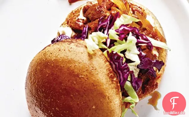 Langsam gekochte BBQ-Fenchel-, Zwiebel- und Schweinefleischsandwiches
