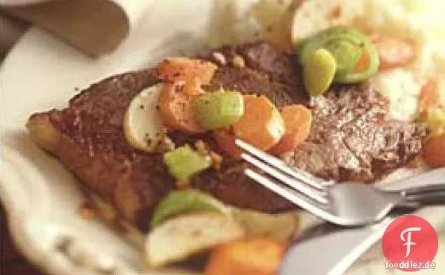 Knoblauch-Pfeffer-Steak mit Wurzelgemüse