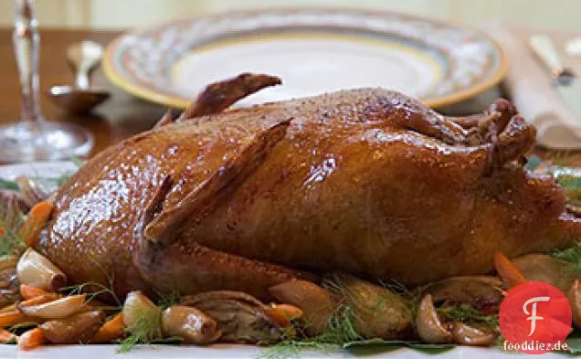 Langsam gebratene Ente mit Olivensoße und Knoblauch-Fenchel-Confit
