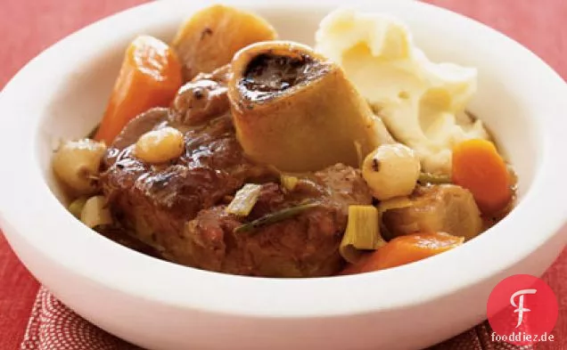 Langsam gekochtes Kalbfleisch mit Wintergemüse