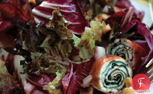 Bronze und Roter Salat Salat mit Serrano Schinken und Ziegenkäse Spiralen