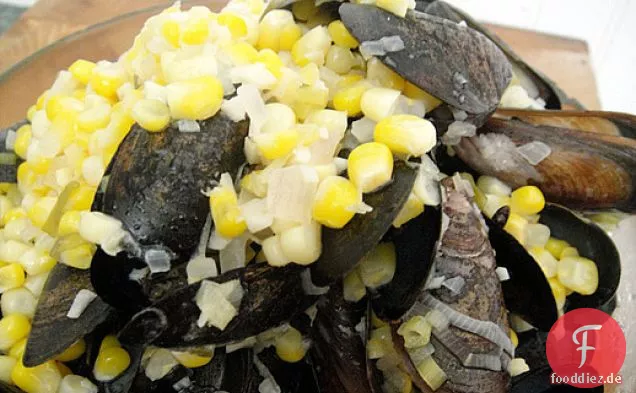 Kochen Sie das Buch: Garlicky Gedämpfte Muscheln mit Mais und Sherry