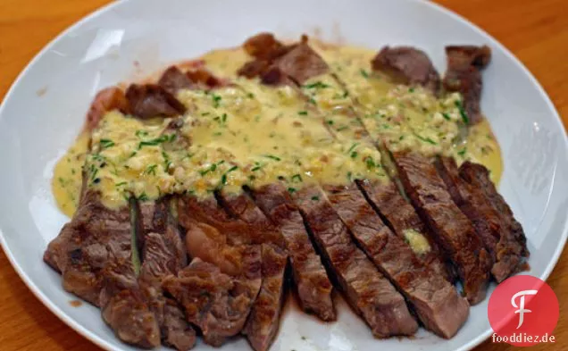 Abendessen heute Abend: Gegrilltes Steak mit Sauce Gribiche