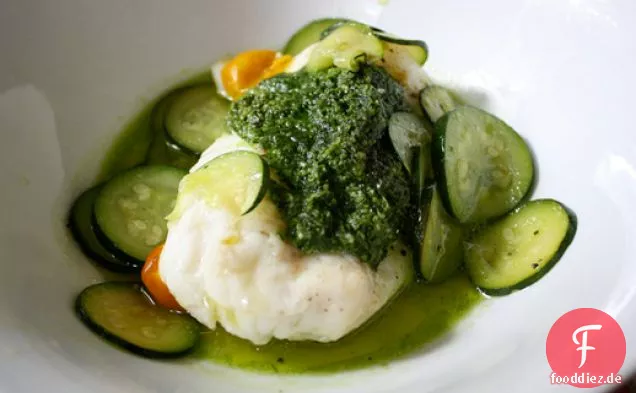 Abendessen heute Abend: Kabeljau mit Zucchini, Tomaten und Petersilienpesto