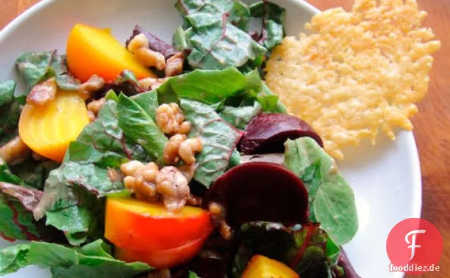 Kochen Sie das Buch: Gerösteter Rübensalat mit Walnussdressing und Käsechips