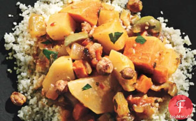 Wurzelgemüse-Tajine mit Süßkartoffeln, Karotten, Rüben und gewürzgerösteten Kichererbsen