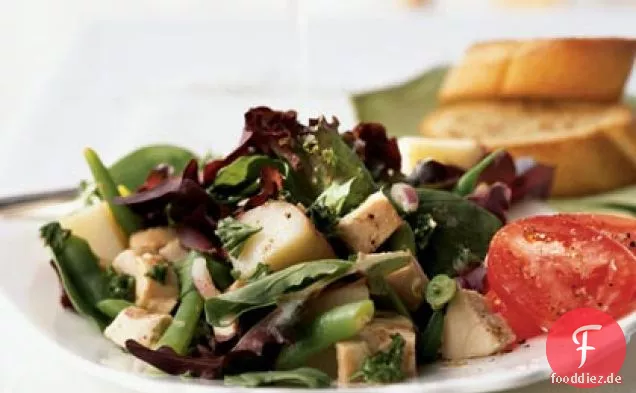 Huhn, rote Kartoffel und grüner Bohnensalat
