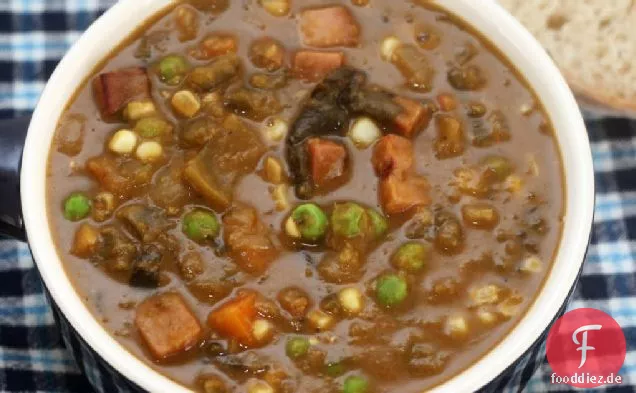 Würzige Gemüse-Schinken-Erbsensuppe