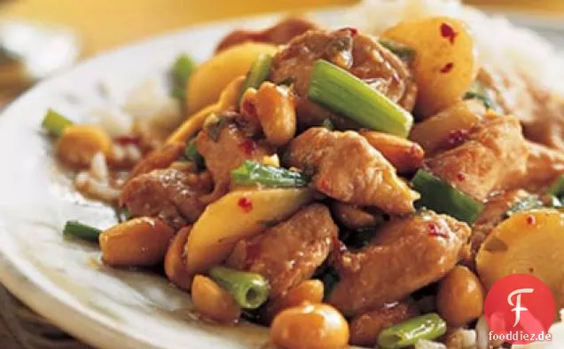 Sichuan-Stil Gebratenes Huhn Mit Erdnüssen