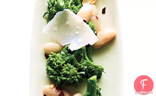 Brokkoli Rabe mit weißen Bohnen und Parmesan