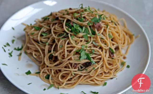 Abendessen heute Abend: Pasta mit Oliven-Tapenade