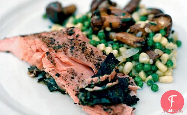 Gegrillter Rotlachs mit Fava-Bohnen, weißem Mais und Wildpilz-Succotash