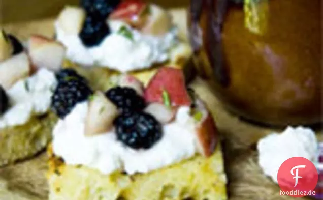 Schwarze Himbeere und Nektarine Bruschetta Dolce