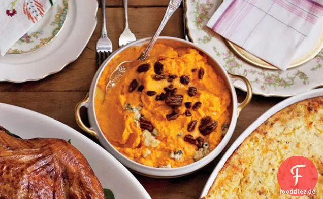 Süßkartoffeln mit Blauschimmelkäse und Pekannüssen