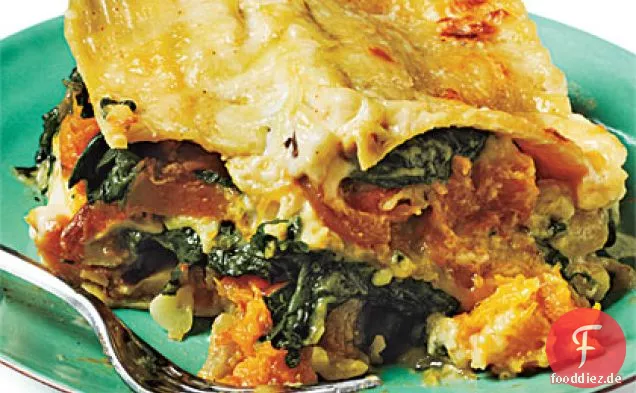 Butternut Squash, karamellisierte Zwiebel und Spinat-Lasagne