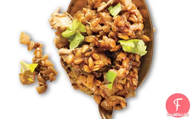Farro, karamellisierte Zwiebel und Wildpilzfüllung