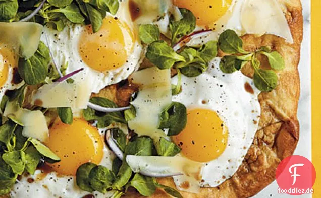 Sunny-Side-Up-Pizza