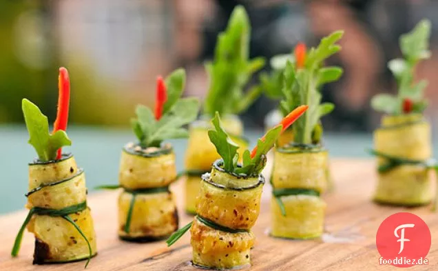 Zucchini-Brötchen mit Ziegenkäse und Minze