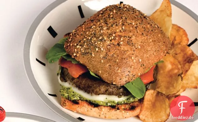 Portobello-Burger mit Pesto, Provolone und Gerösteten Paprika