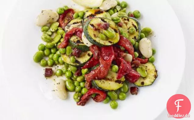 Butterbohne, gegrillte Zucchini, gebratener roter Pfeffer & Chorizo-Salat