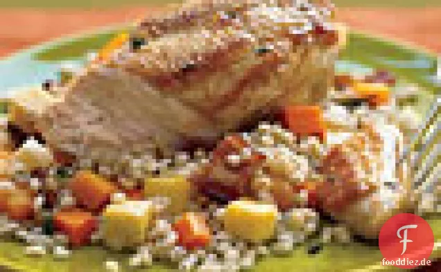 Herb-Basted Huhn mit Graupen, Speck und Wurzelgemüse Pilaw