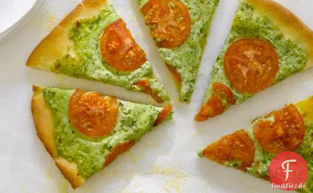 Rucola-Pesto, Ricotta-und Geräucherte Mozzarella Pizza