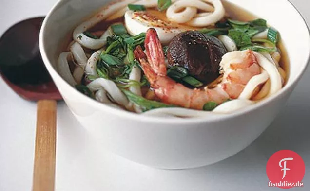 Udon-Nudeln In Heißer Brühe