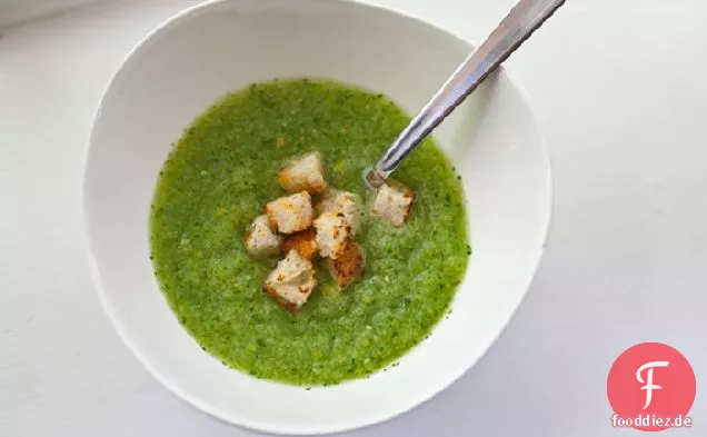 Grüne Gazpacho Mit Würzigen Croutons