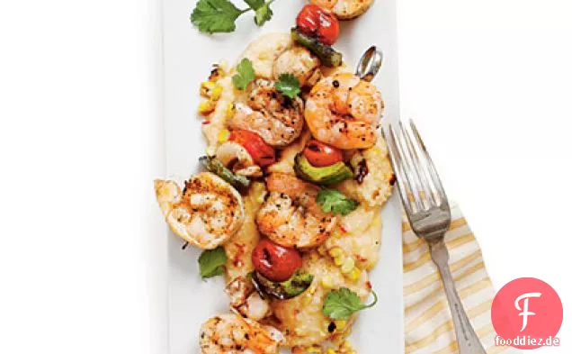 Gegrillte Garnelen und rauchig gegrillt-Maisgrieß
