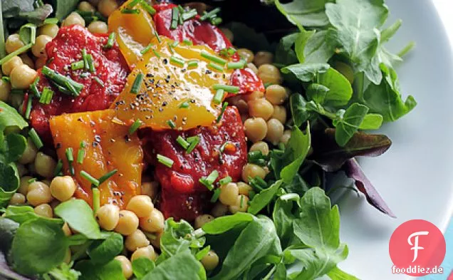 Gegrillte Paprika, Kichererbsen und gemischte Blätter
