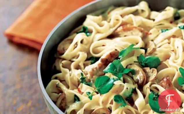 Hühnchen-Fettuccine mit Pilz-Brie