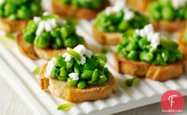 Erbsen & feta-toasts