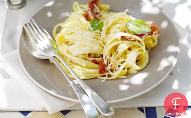 Cremige linguine mit Schinken, Zitrone & basilikum