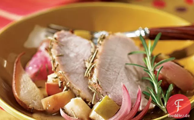 Schweinelende mit Apfel, Birne und Zwiebel
