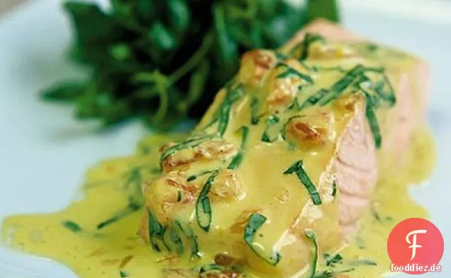 Pochierter Lachs mit rosa Grapefruit & Basilikumsauce