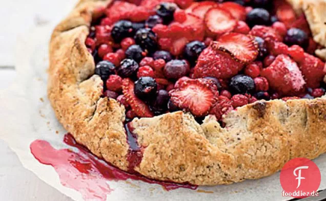 Sommer Beeren-Haselnuss-Galette