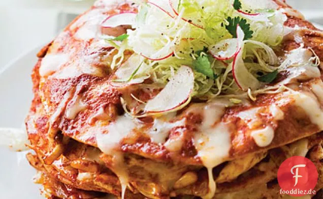 Gestapelte Hühnchen-Enchiladas