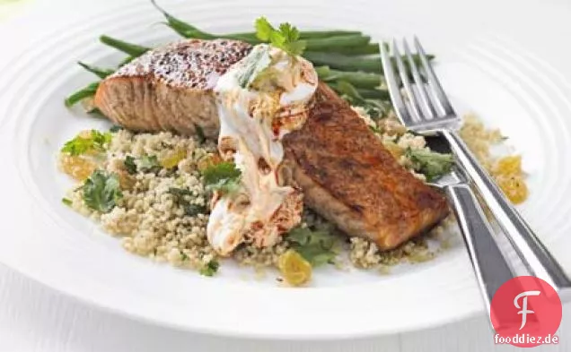 Zimt geriebener Lachs mit Couscous & Harissa Joghurt