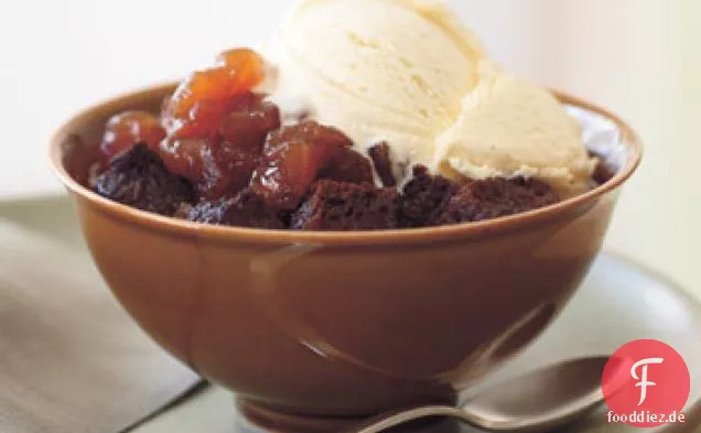 Lebkuchenpudding mit kandierten Äpfeln