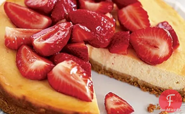 Spritziger Käsekuchen mit Erdbeeren