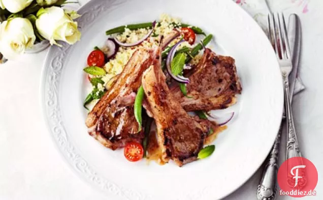 Klebrige Feigen-Lammkoteletts mit warmem Bohnen-Couscous-Salat