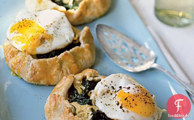 Mangold-Ricotta-Galettes mit Spiegeleiern