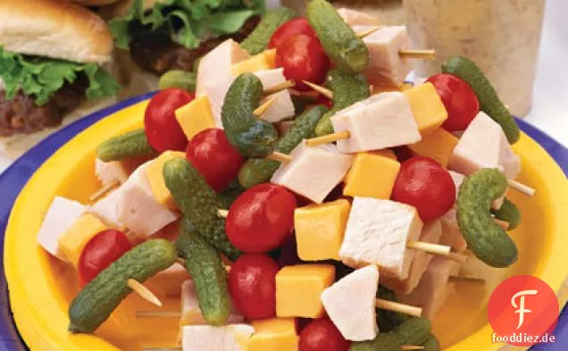 Türkei-Cheddar Kabobs mit Honig-Senf-Dip-Sauce