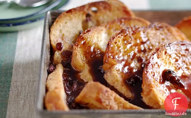 Lieblings-Brot-Butter-Pudding mit Bourbon-Sauce