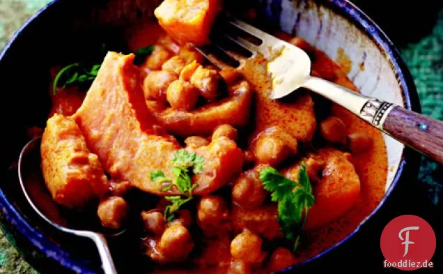 Thailändisches rotes Curry mit Butternutkürbis und Kichererbsen