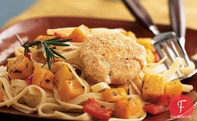 Gebackener Ziegenkäse und gerösteter Winterkürbis über Garlicky Fettuccine
