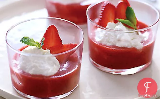 Frische Beeren mit Ricotta-Creme