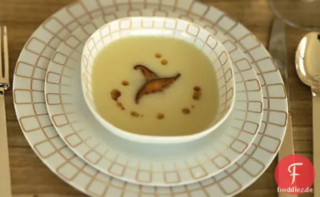 Sellerie-Wurzel-Bisque mit Shiitakes