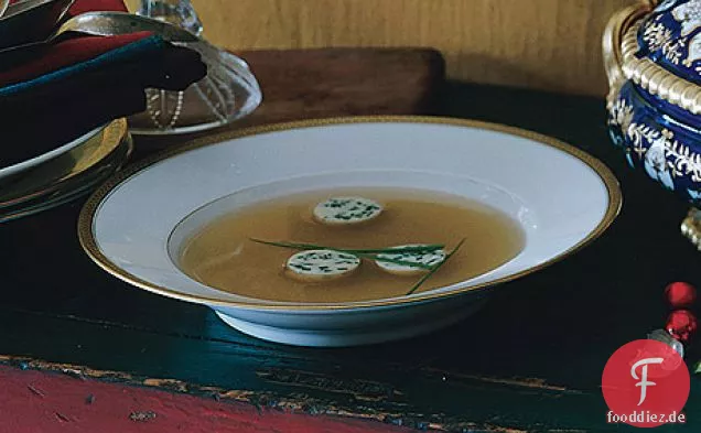 Gewürzte Hühnerbrühe mit Schnittlauchflans